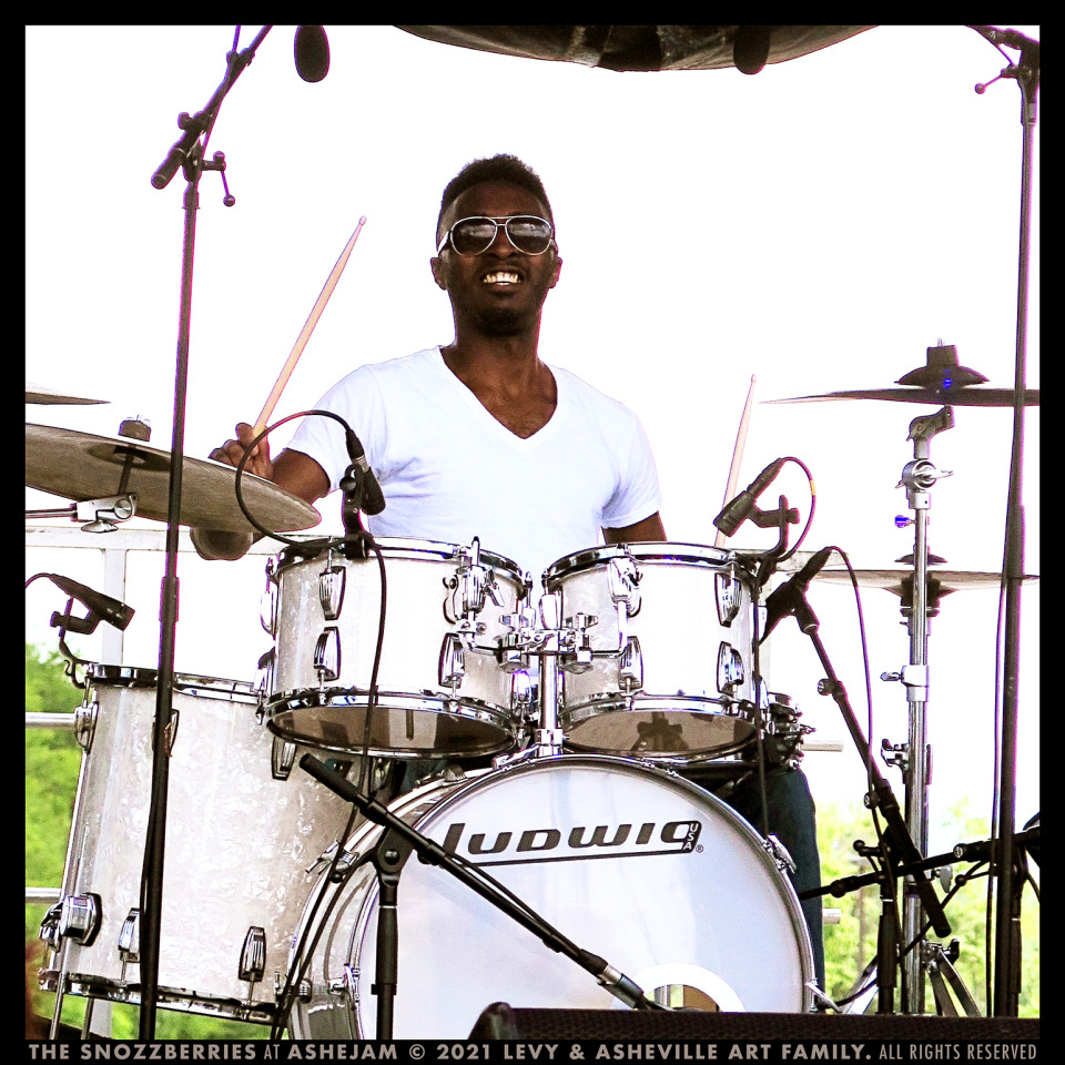 The-Snozzberries-at-Ashejam-C-Jerard-Sloan-©-2021-Levy.jpg